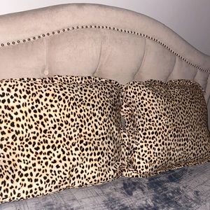 PINK Victoria’s Secret RARE Leopard Print Pillow Shams
